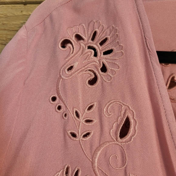 TORRID Eyelet Challis Tie Front Third Piece Dusty Rose NWT - Picture 6 of 9